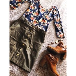 Perfect fall skirt from The Loft!!🍂